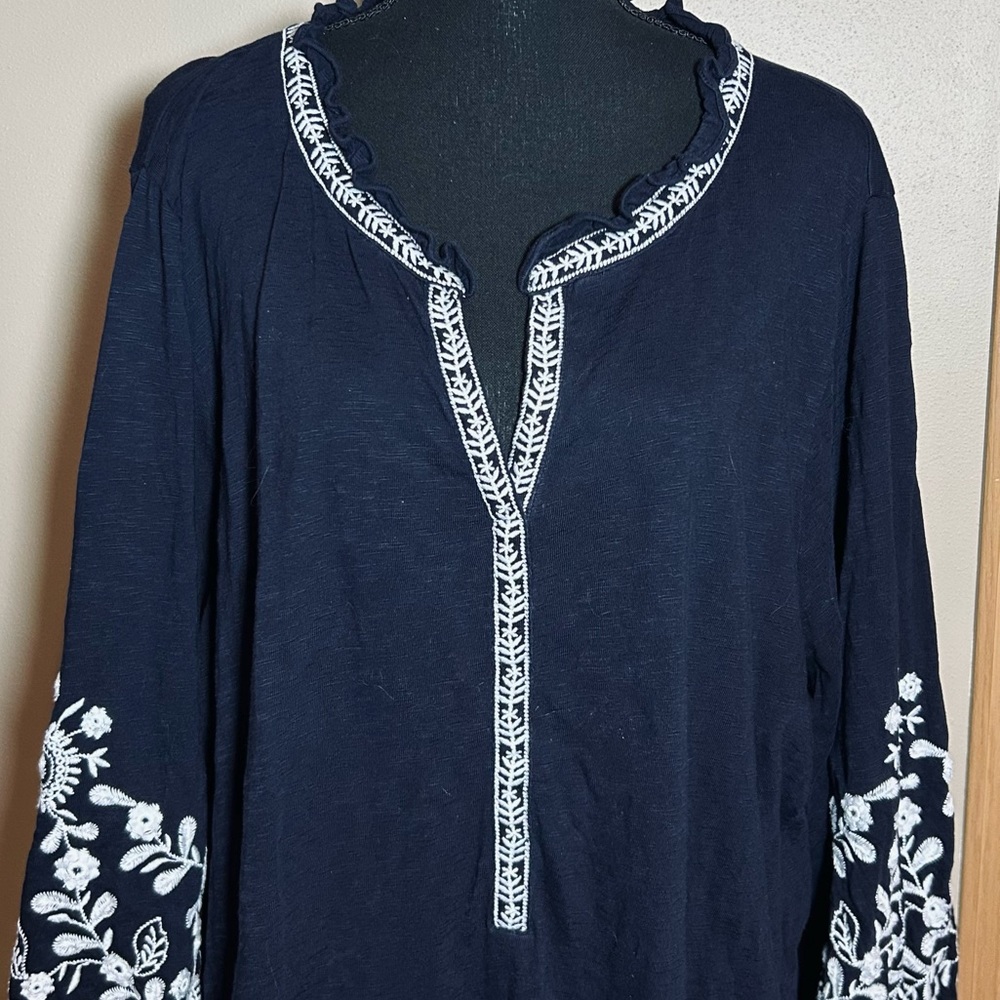 Talbots Women’s Dark Blue V-neck Tunic with White Embroidery in 3X